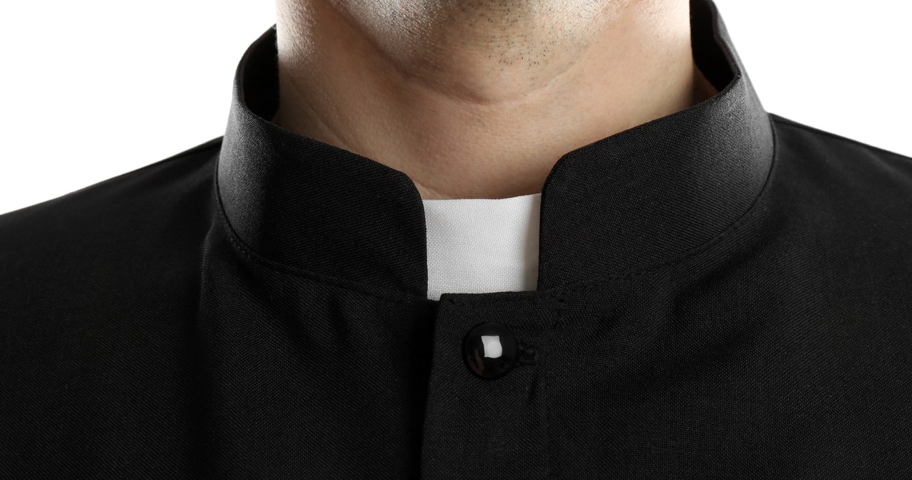 Śmierć mężczyzny w mieszkaniu księdza. Duchowny nie przyznaje się do winy