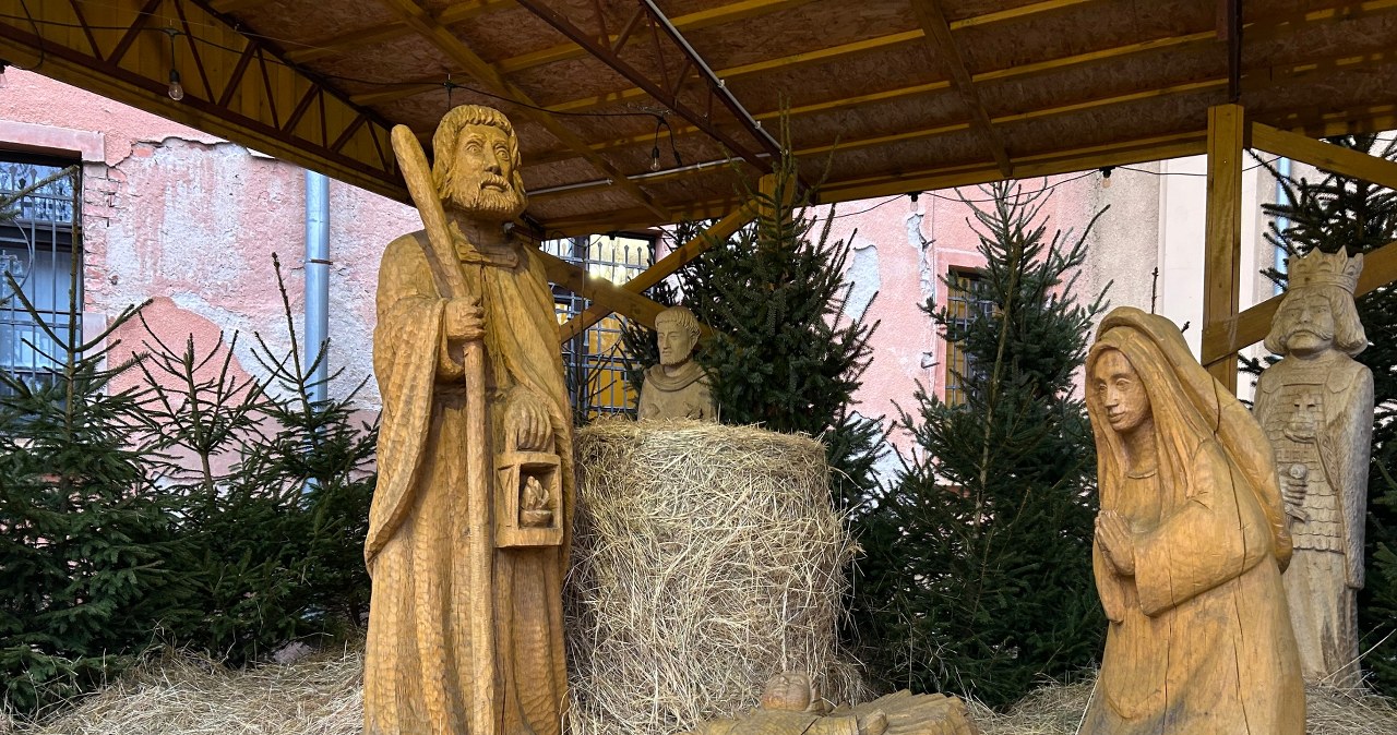 Jest tam Bolesław Chrobry i pasterz o twarzy patrona miasta. Oryginalna szopka w Olsztynie
