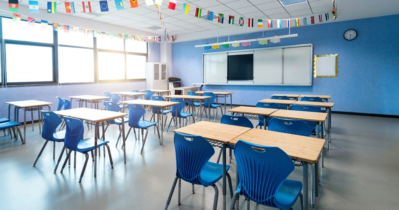 "Wesele w Dubaju" na rozpoczęciu roku szkolnego. Afera po występie uczennic