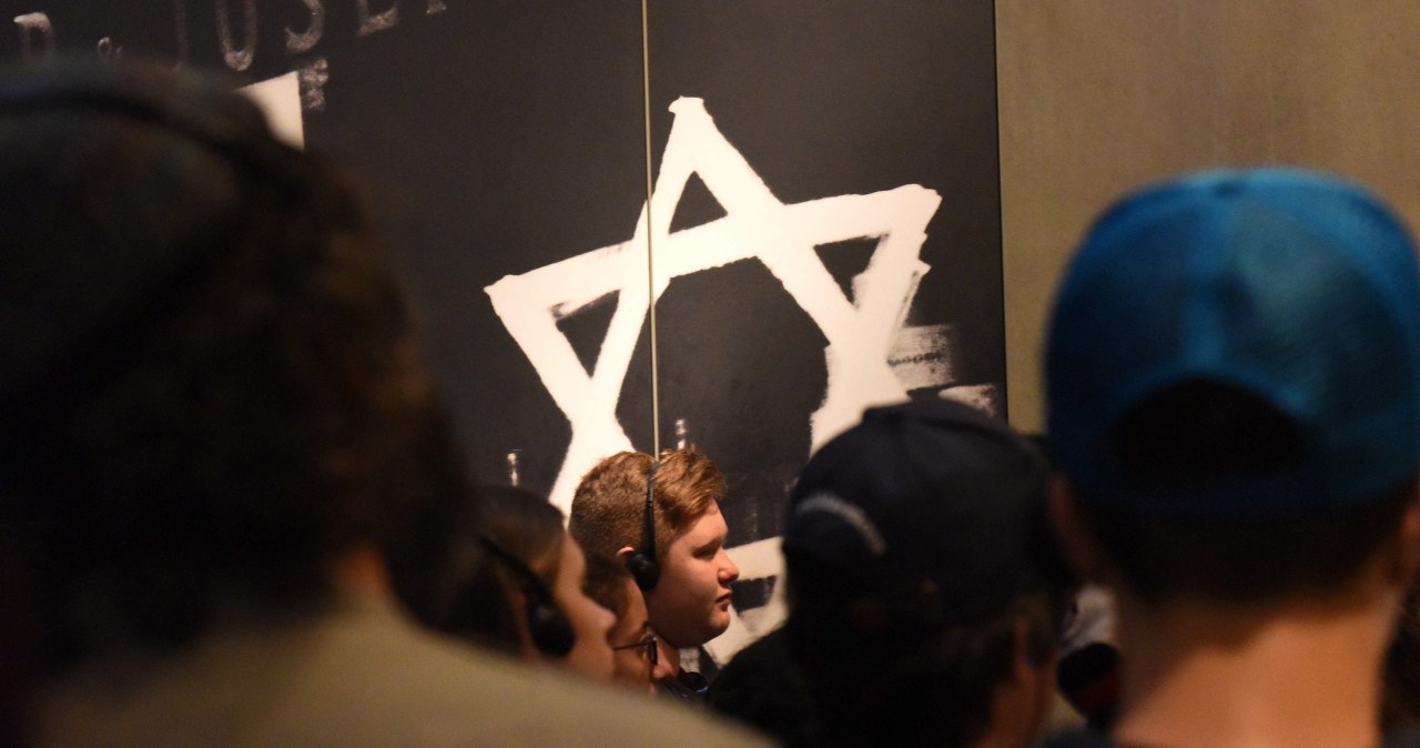 "To może nie być przypadek". Były szef MSZ o oburzającym wpisie Jad Waszem