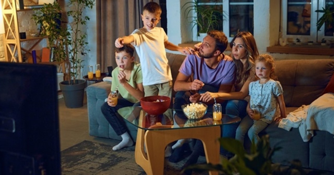 Kinowa jakość w Twoim domu – TOP 5 telewizorów od 75 cali!