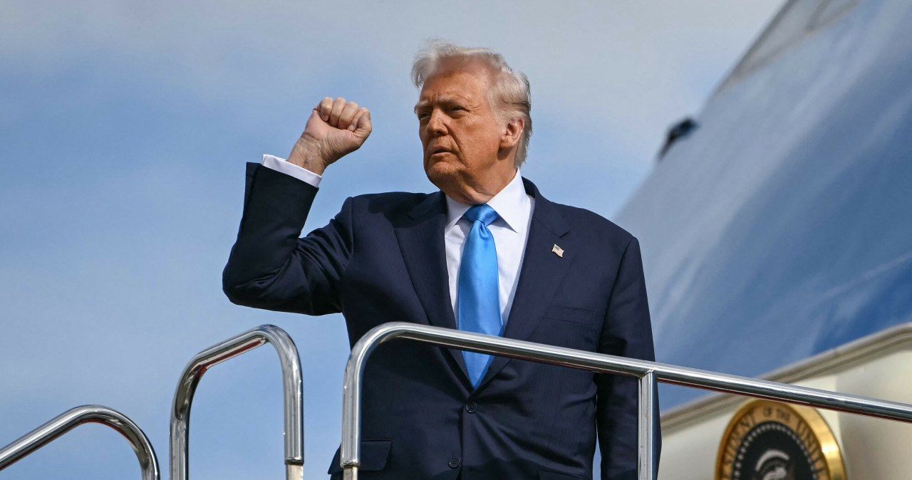 Życzenie ​Zełenskiego: Trump ląduje samolotem w Kjowie