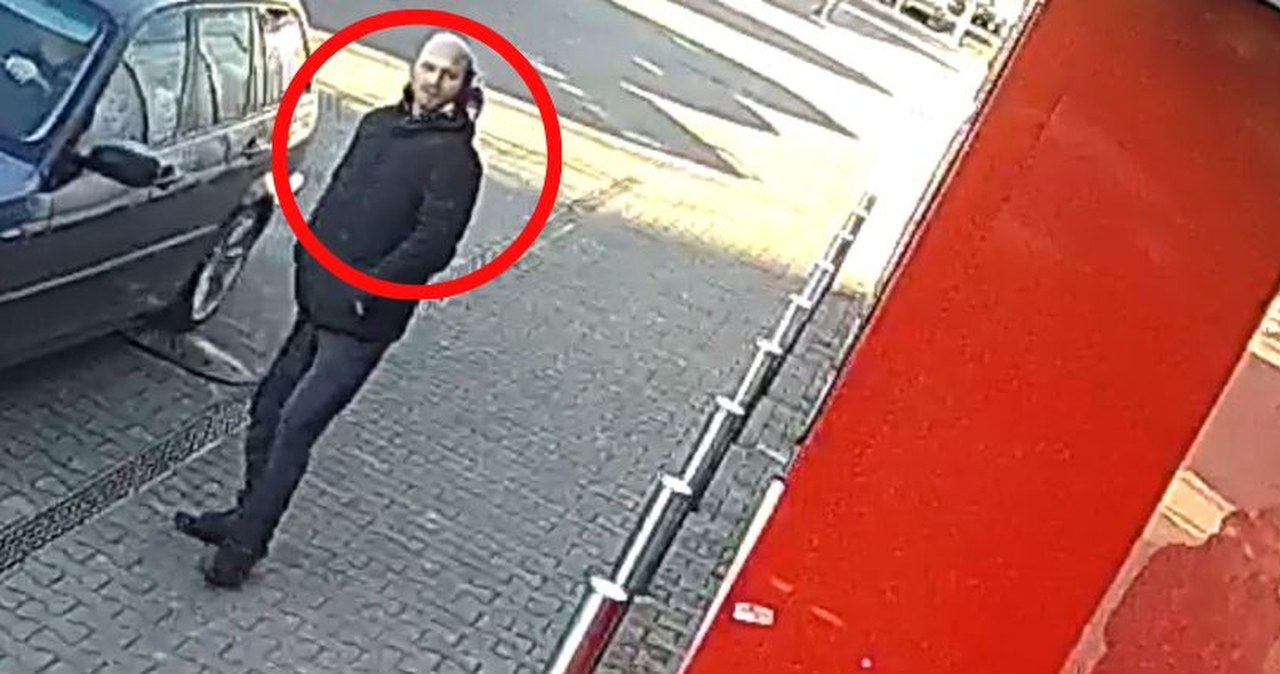 80-latka popchnięta i okradziona. Poznajesz go?