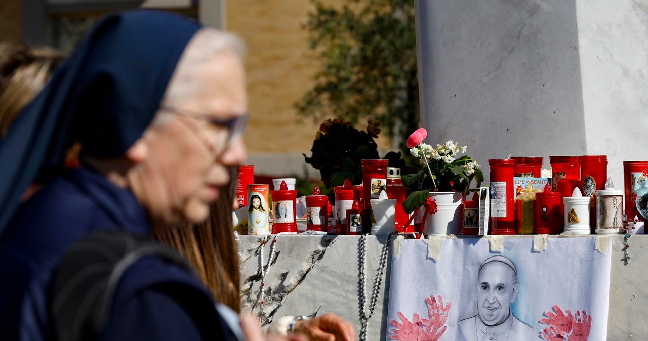 Lekka poprawa stanu zdrowia papieża Franciszka