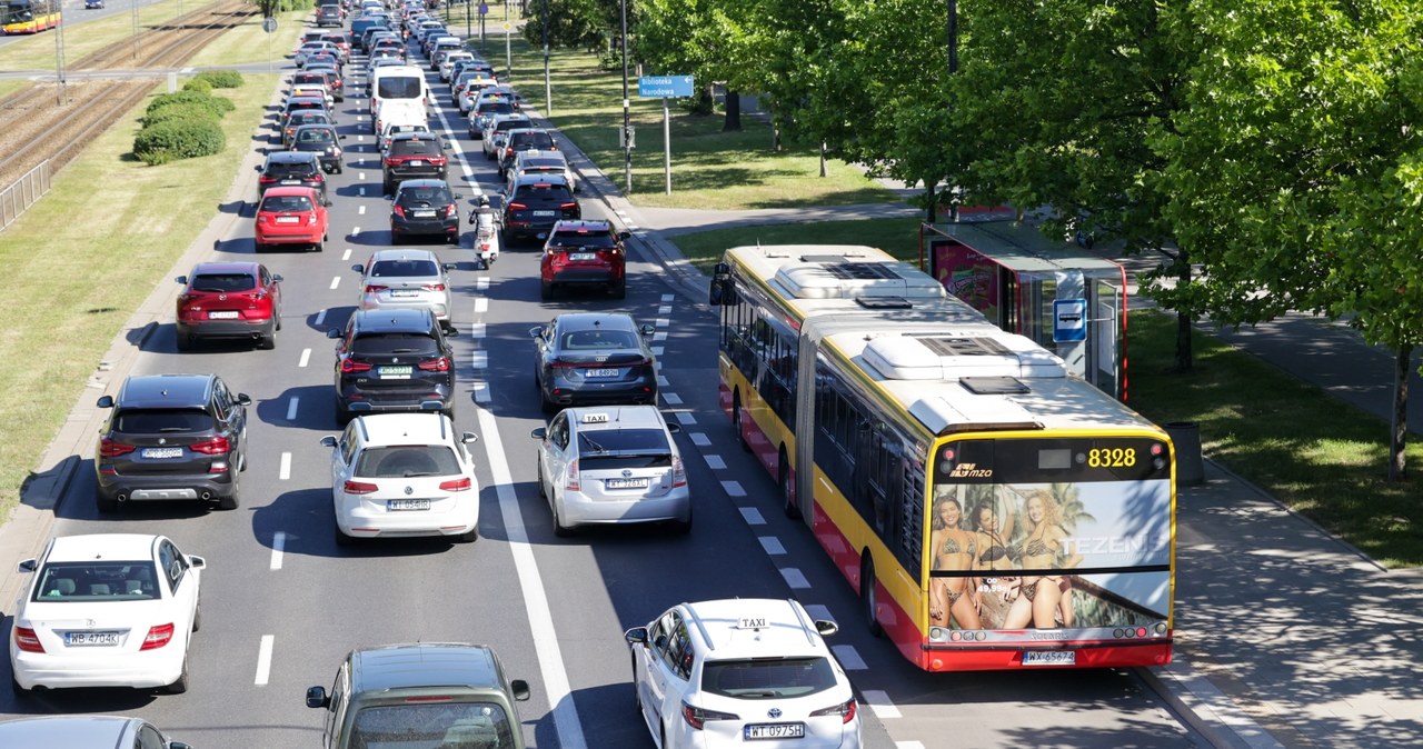 Pożar w metrze wywołał chaos. Warszawa stanęła w korkach