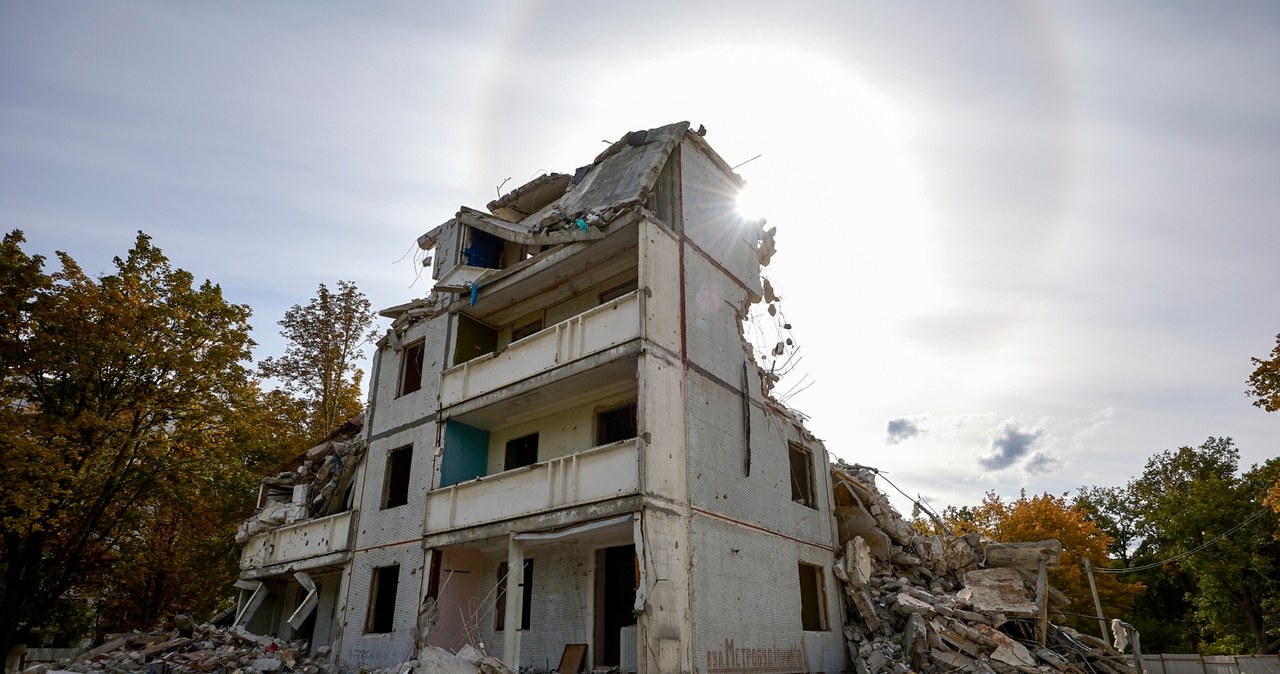 Ciała rodziców i dzieci znalezione pod gruzami