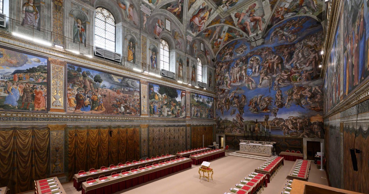Cum clave, pontifex i kardynałowie nad ziemią. Kaplica Sykstyńska już gotowa