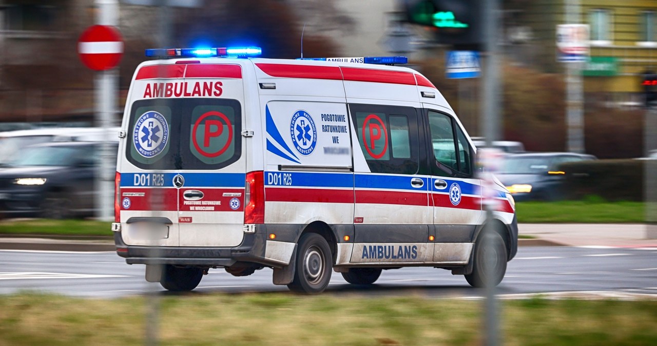 Kierowca audi potrącił na pasach matkę z dzieckiem i uciekł