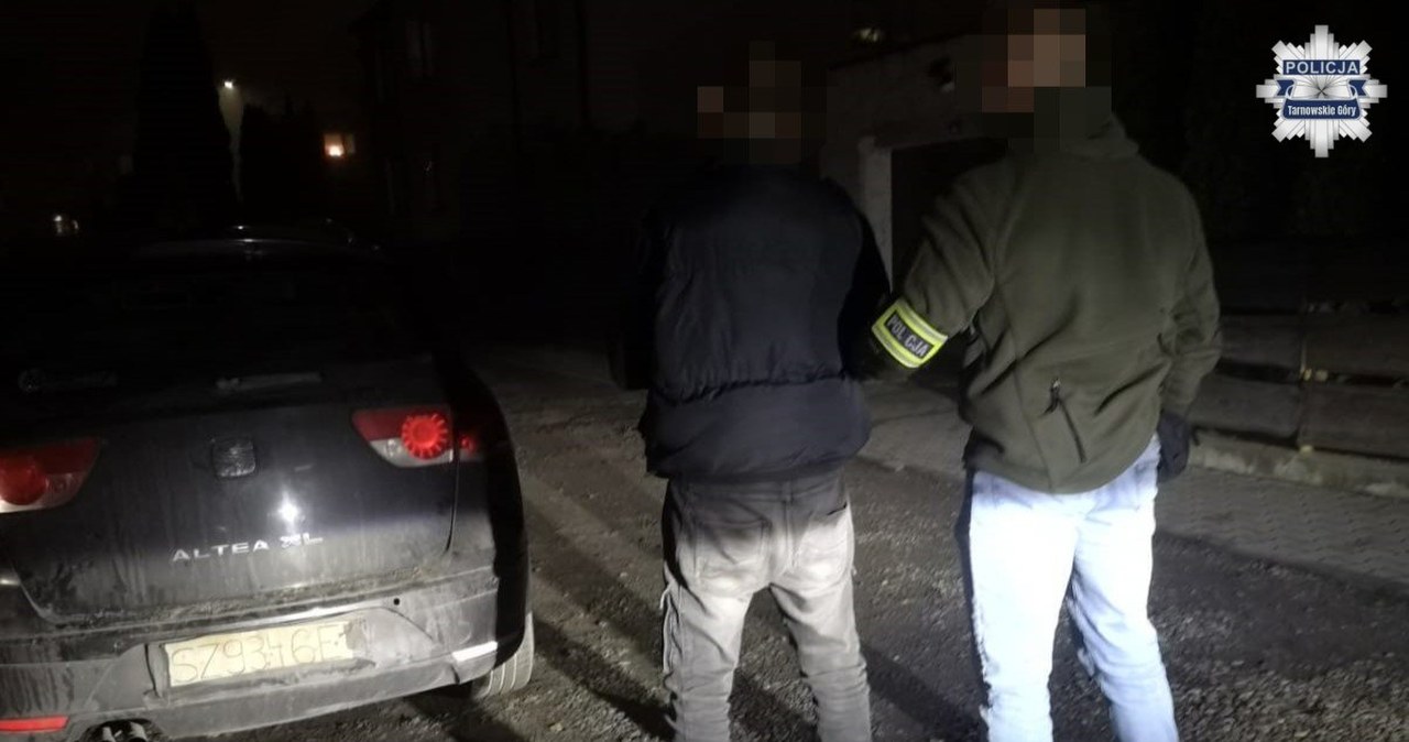 Jechał samochodem z kartonową tablicą rejestracyjną i pod wpływem narkotyków