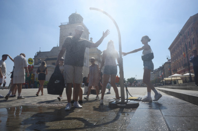 40 stopni, burze i tropikalne noce. Czerwone ostrzeżenia dla większości kraju