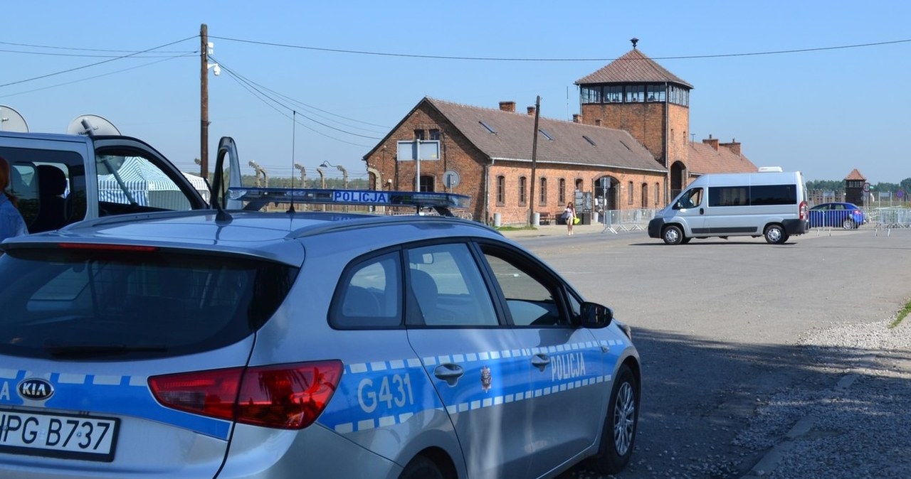 Profanacja pamięci. Pijani Finowie wtargnęli na teren obozu Auschwitz-Birkenau