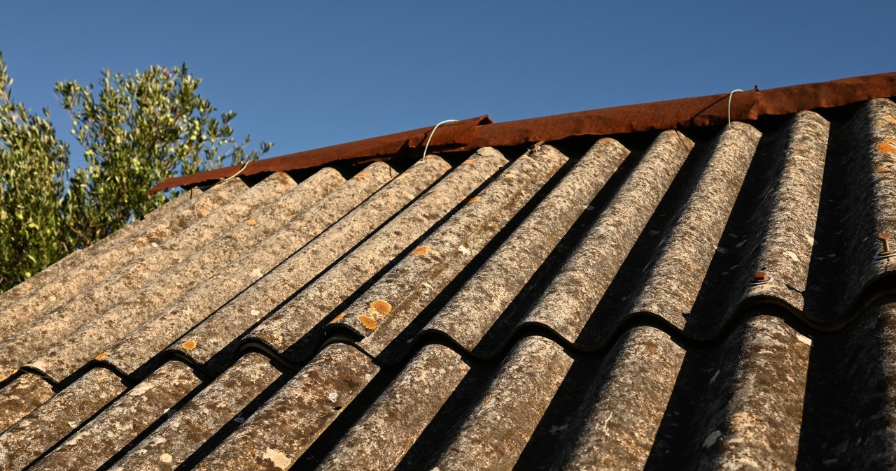 Masz azbest na dachu? Ważna decyzja resortu rolnictwa