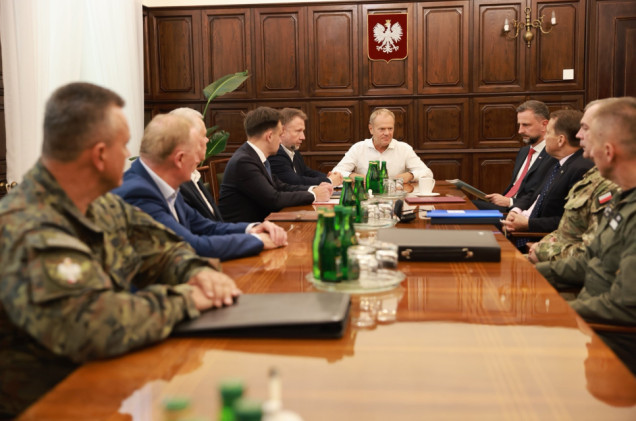 Donald Tusk zwołał pilne spotkanie ministrów i dowódców wojska