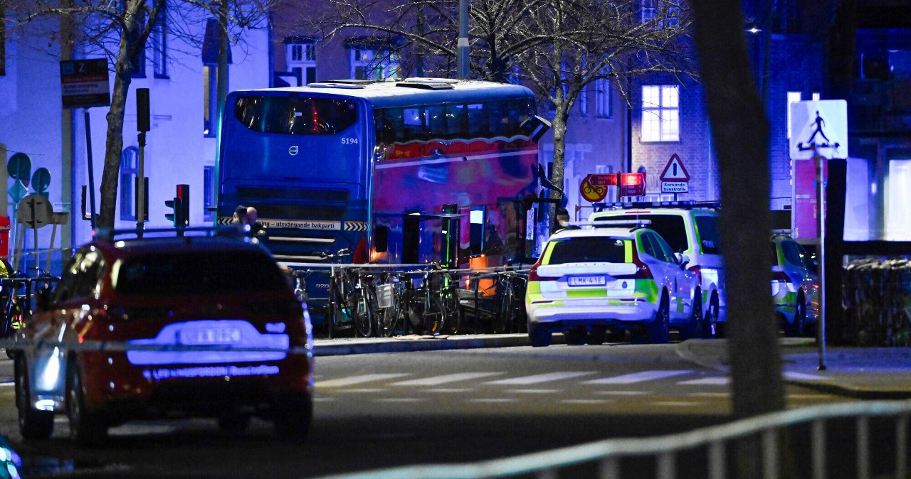 Tragedia w Sztokholmie: Autobus wjechał w przystanek, są zabici i ranni