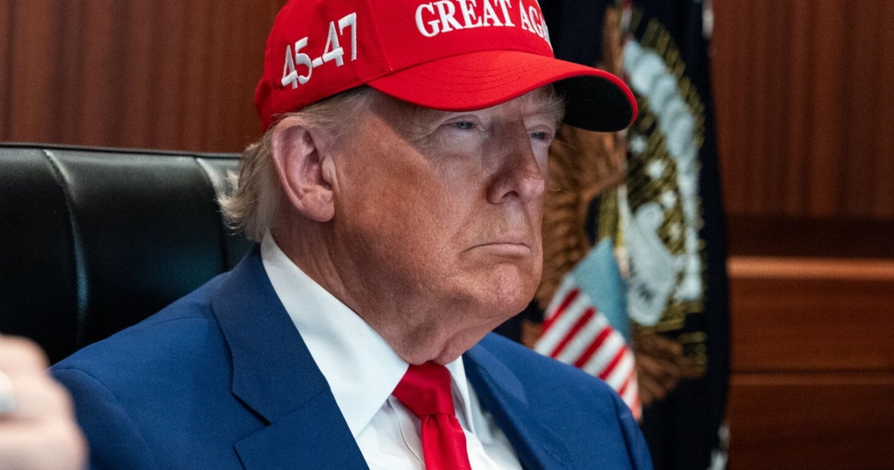 Atak na Iran. Trump "chciałby jednym ruchem zamknąć sprawę" [RELACJA NA ŻYWO]