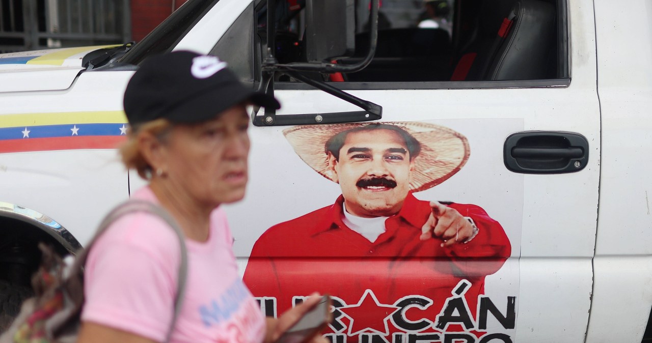 ​"Struktury państwa kontrolowane są przez reżim". Dembicz o odsunięciu Maduro