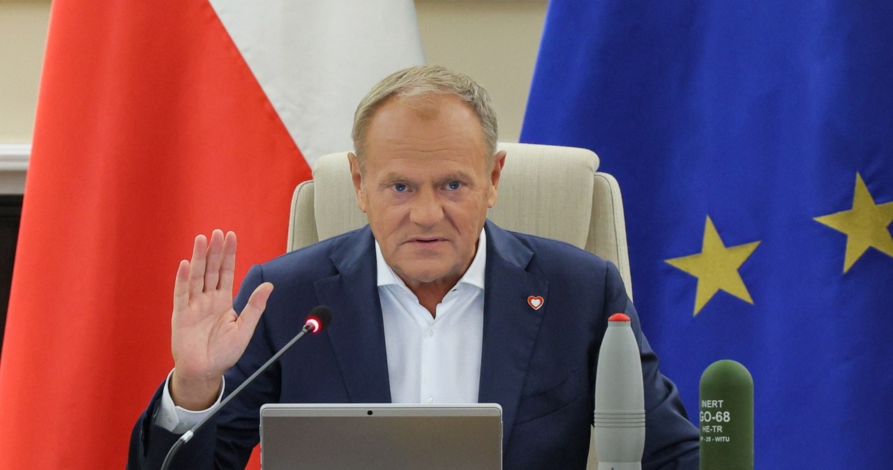 Sondaż: KO przed PiS-em, złe wiadomości dla Zandberga i Hołowni