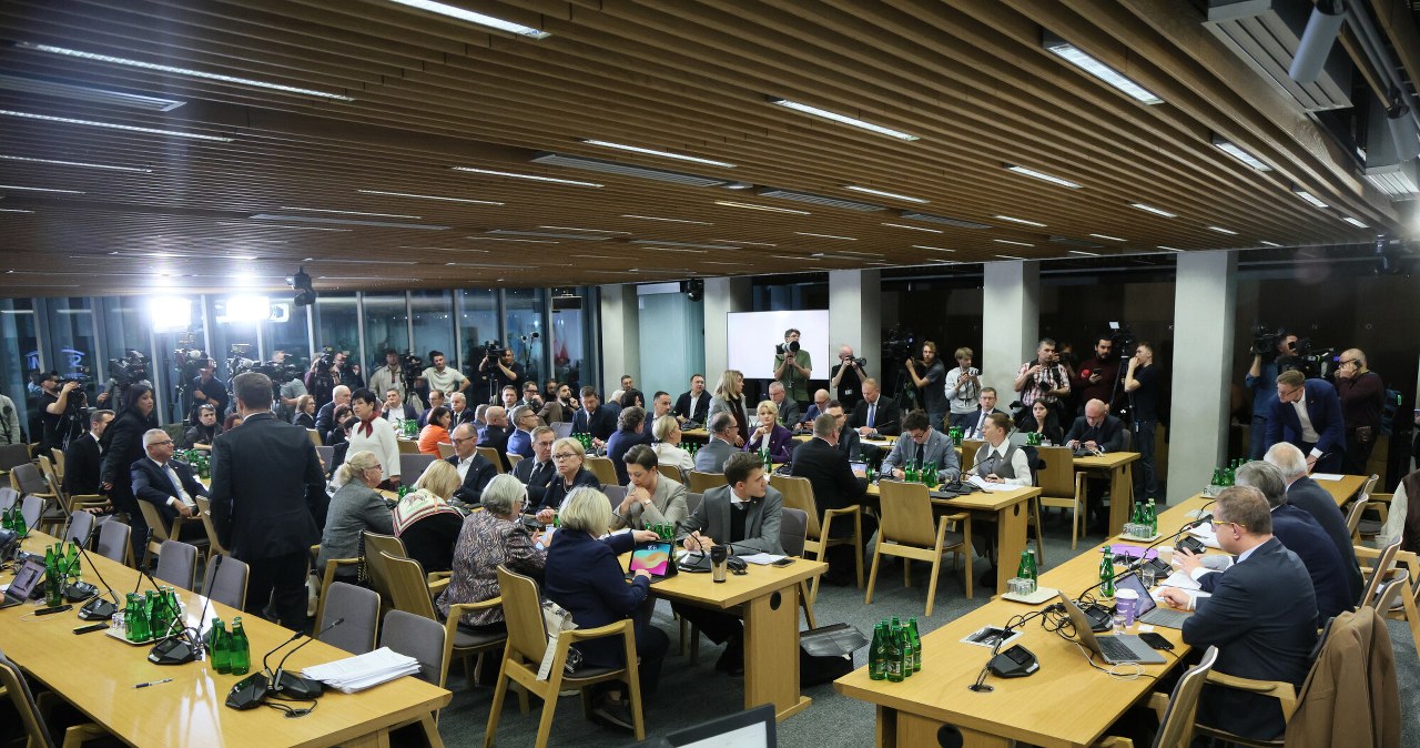 Trwa posiedzenie komisji ws. immunitetu Ziobry. Upadają kolejne wnioski
