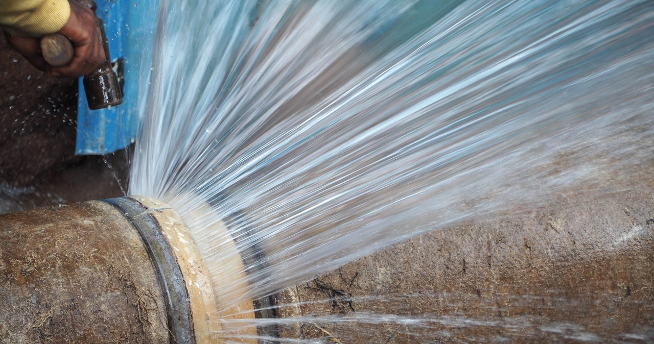 Awaria wodociągowa w Nowej Hucie. Sytuacja opanowana, ale będą utrudnienia