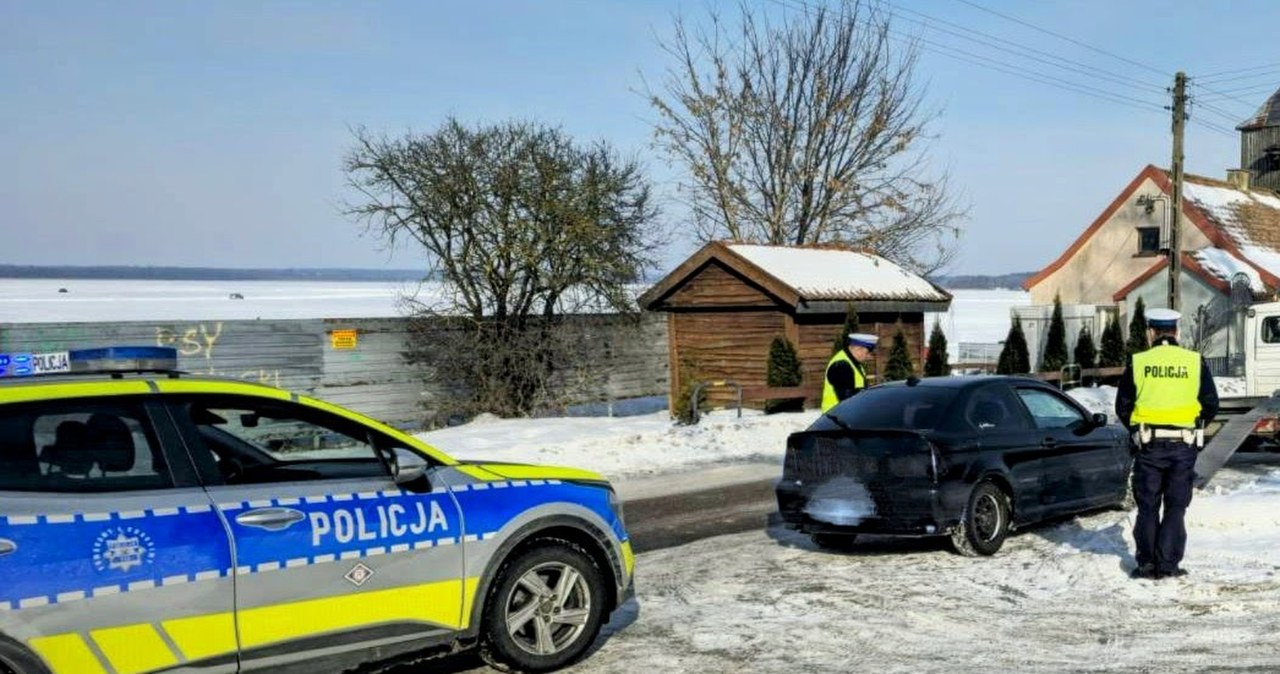 Ruszyli ścigać się na zamarzniętych Śniardwach. Policja wyszła im naprzeciw