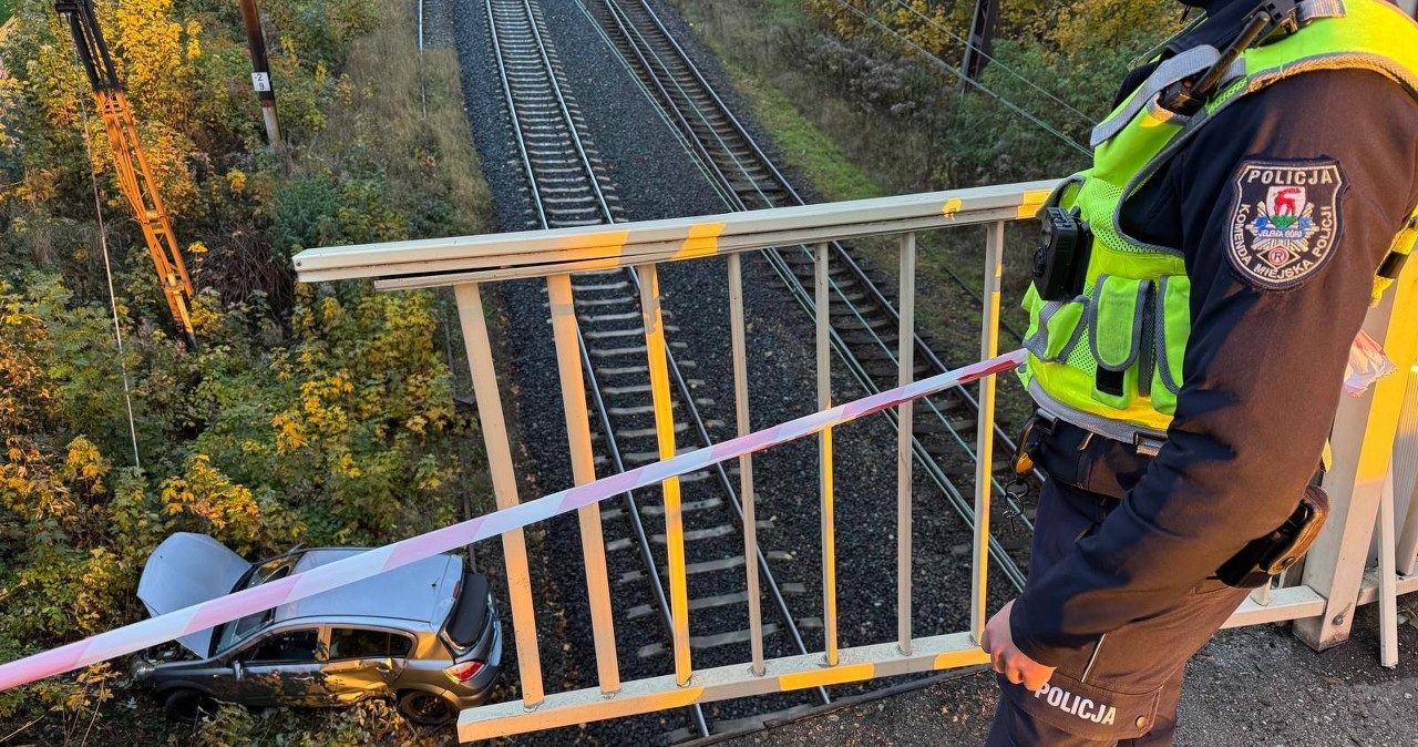 Auto runęło z wiaduktu. 18-latka jechała za szybko