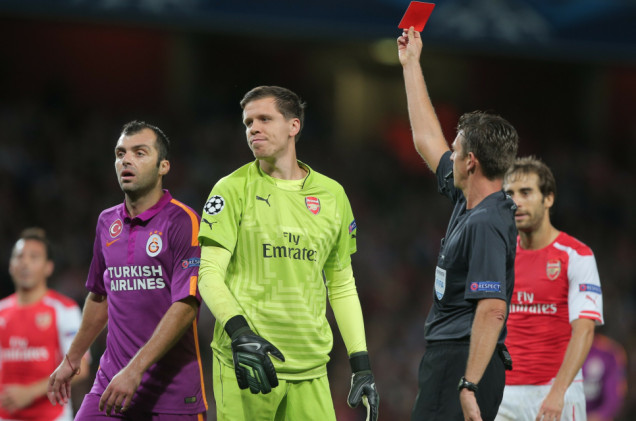 „Stałem w kącie i paliłem fajkę”. Szczęsny o kulisach „rozwodu” z Arsenalem