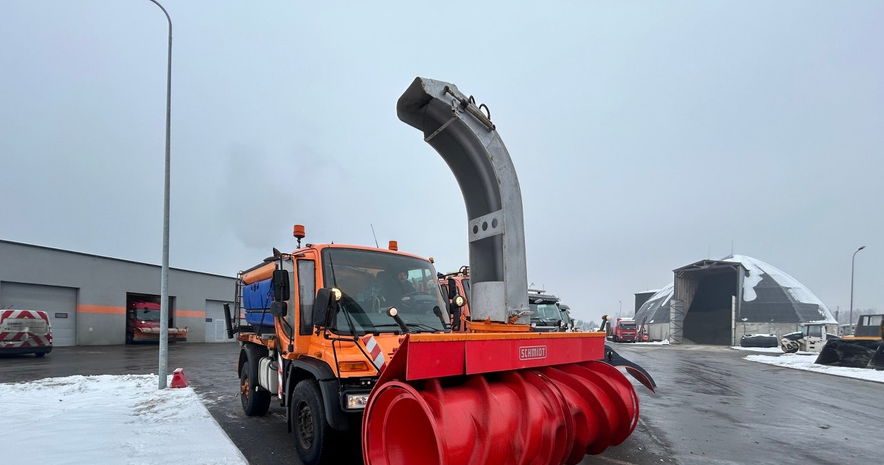 "Potwór" gotowy do odśnieżania. Drogowcy nie musieli nim pracować od lat