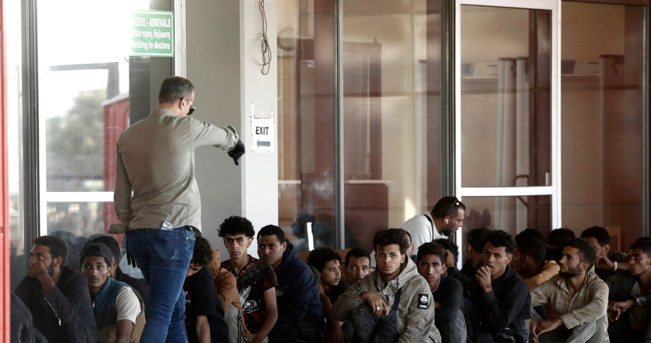 Setki migrantów na Krecie. Rząd postanowił ich wywieźć