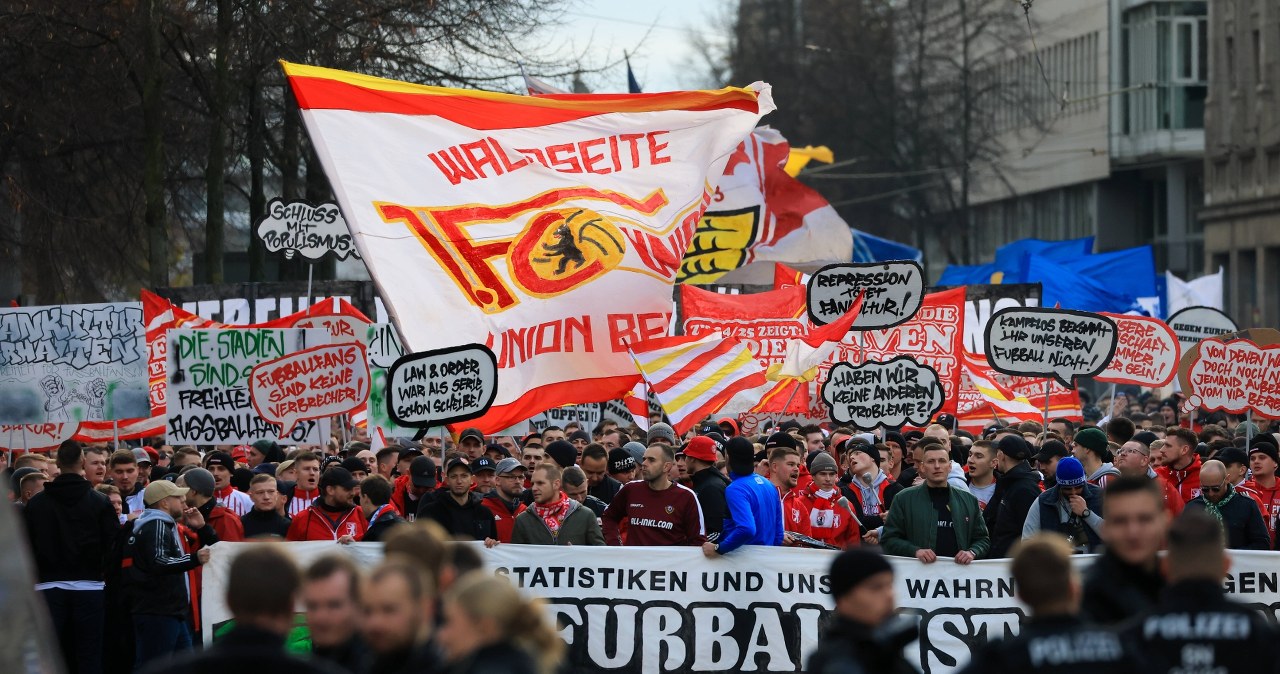 Kibice z całego kraju maszerowali ramię w ramię. Nie chcą zmian na stadionach