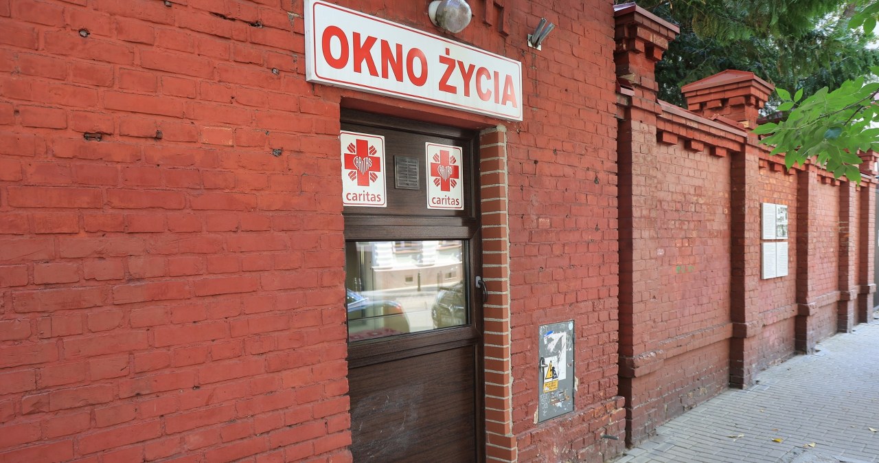 Niemowlę porzucone w "Oknie życia". Szybka reakcja służb