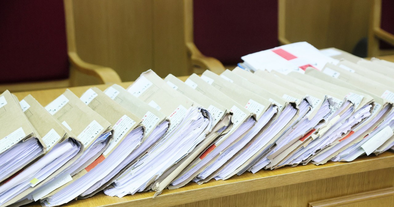 1600 tomów akt przywiezionych ciężarówką. Wszystko musi przeczytać jeden sędzia