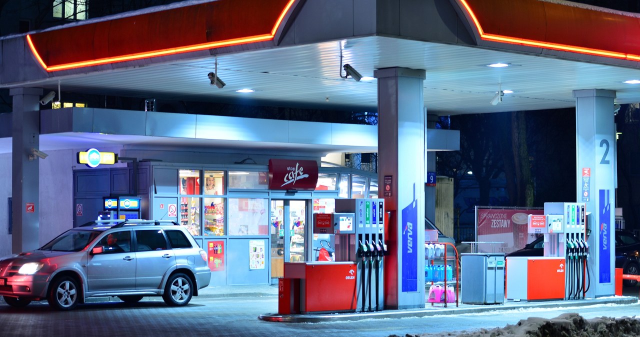 "Turystyka paliwowa". Niemcy coraz częściej tankują na polskich stacjach