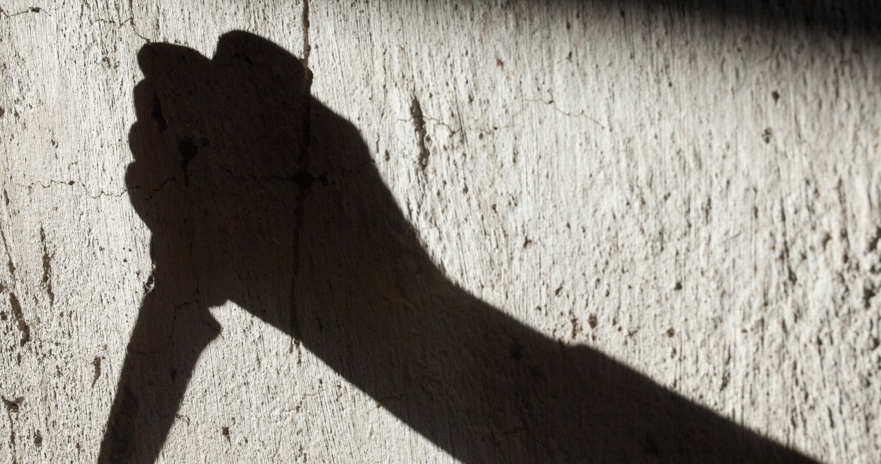 Policjant raniony nożem przez kobietę w trakcie interwencji w Radomiu