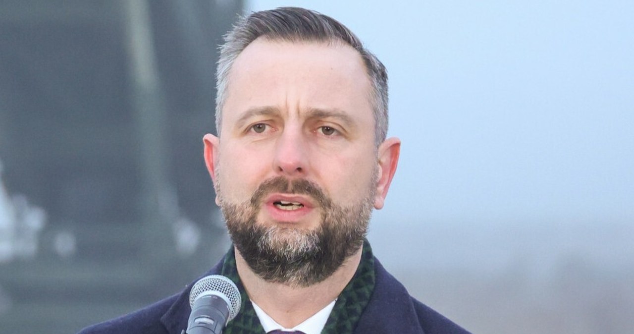 Rosyjski samolot przy polskiej granicy. Szef MON komentuje