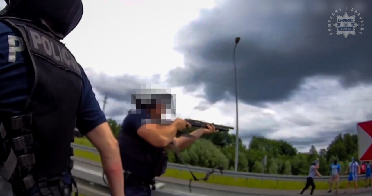 Dramatyczne chwile. Pseudokibice zablokowali dwa autokary