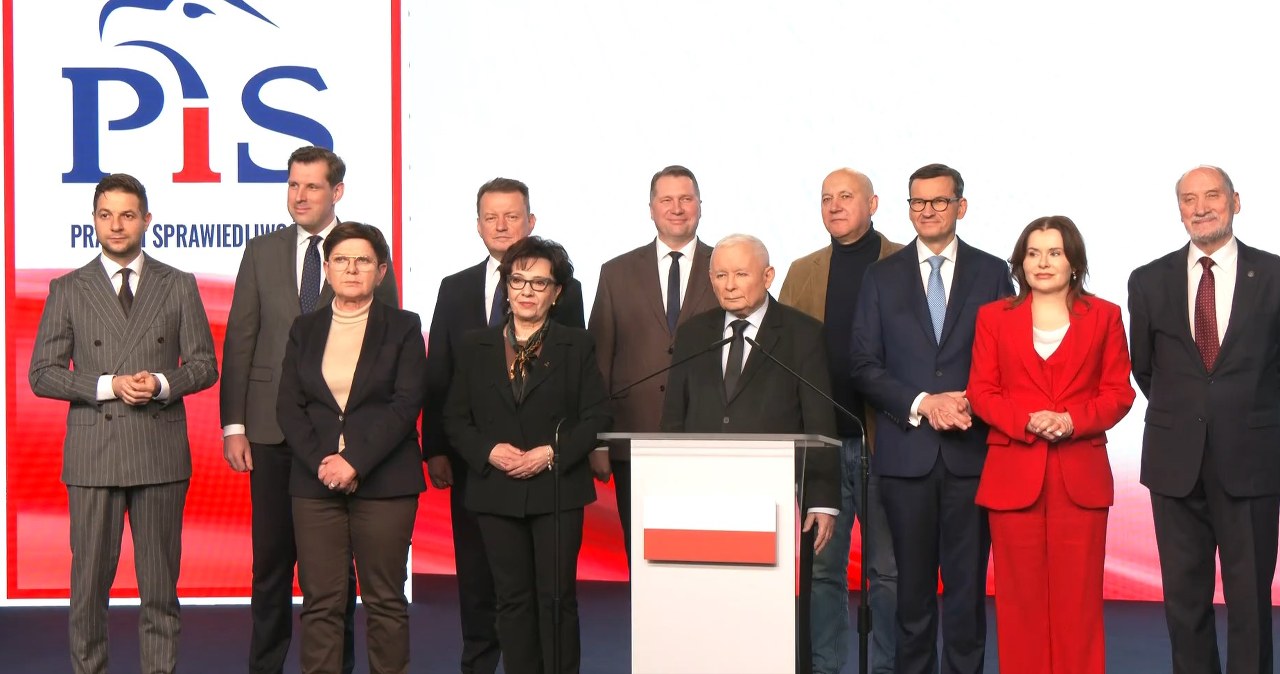 Morawiecki, Jaki i Kaczyński razem na scenie. PiS zapewnia o jedności
