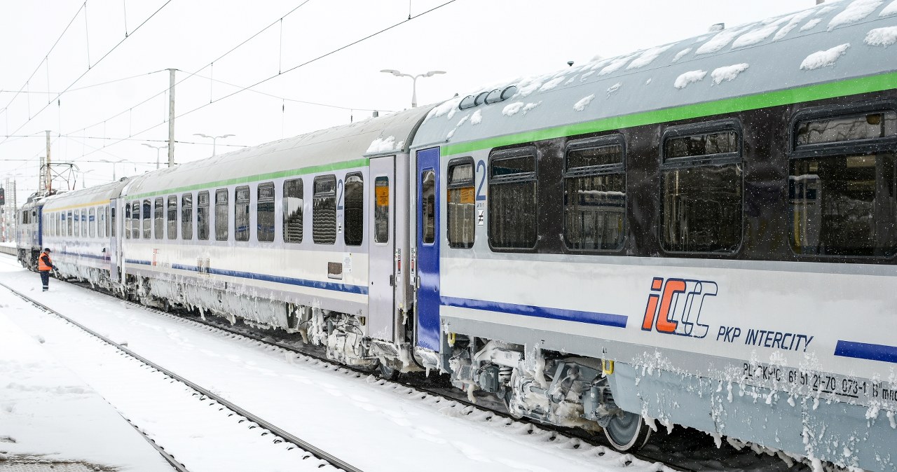 ​Trzaskający mróz i pociągi opóźnione nawet 4 godziny. Trzeba uzbroić się w cierpliwość
