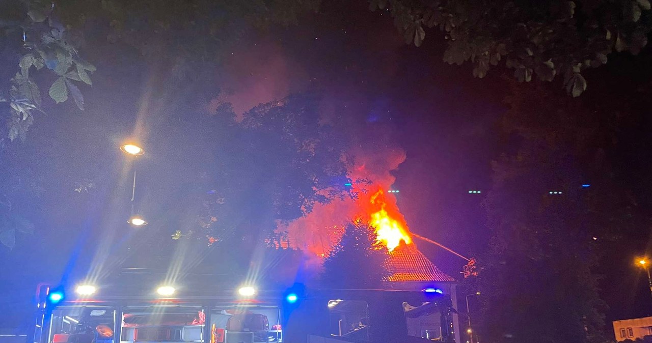 Pożar bloku w Ciechanowie. Mieszkańcy spędzili noc u swoich bliskich lub w hotelach