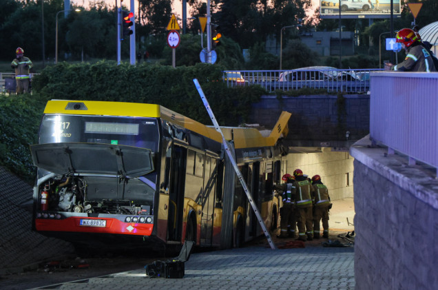 Autobus wjechał do przejścia podziemnego. Nowe ustalenia ws. wypadku w Warszawie