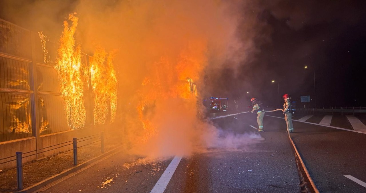 Pożar ciężarówki na S7. W ogniu stanęły też ekrany akustyczne