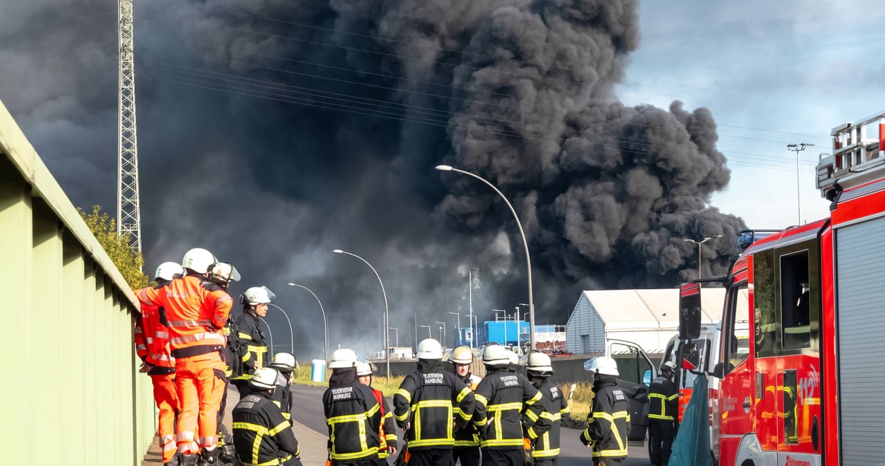 Ogień, eksplozje butli i odłamki na autostradzie. Hamburg walczy z katastrofą