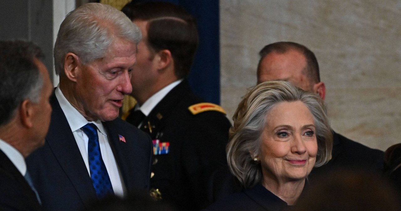 Powiedzą wszystko, ale chcą to zrobić publicznie. Clintonowie żądają jawności