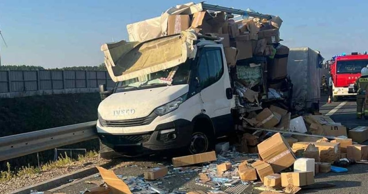 Milion nielegalnych papierosów rozrzuconych na trasie szybkiego ruchu