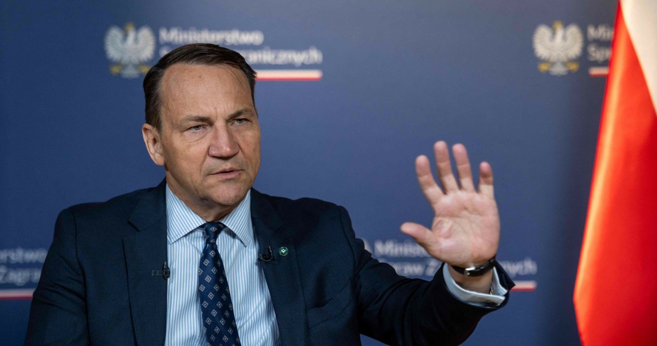 Sikorski, biskup, Niemcy i migranci. Minister odpowiedział duchownemu