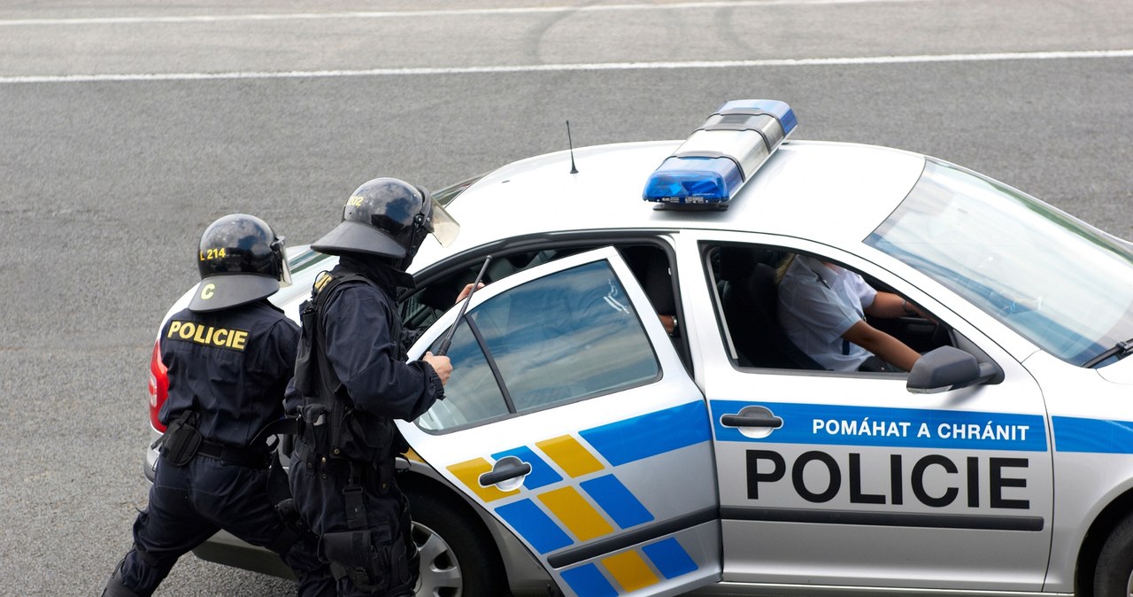 Policjant zastrzelił nożownika. Kilka osób rannych