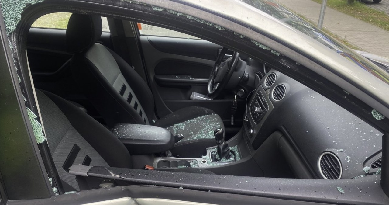 Nastolatek na hulajnodze zderzył się z autem. Zdjęcia ku przestrodze