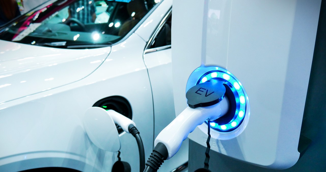 400 tys. aut elektrycznych rocznie z Polski? Ekspert nie zostawia złudzeń