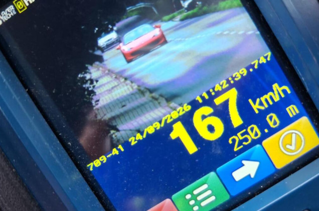 Pędził Ferrari w Kłaju. Kierowca stracił prawo jazdy