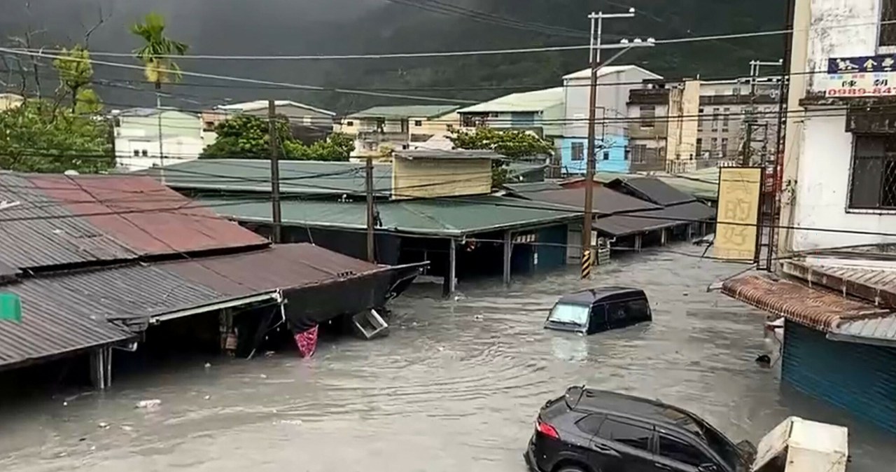 Tajfun Ragasa: 14 osób nie żyje na Tajwanie, Hongkong pod wodą