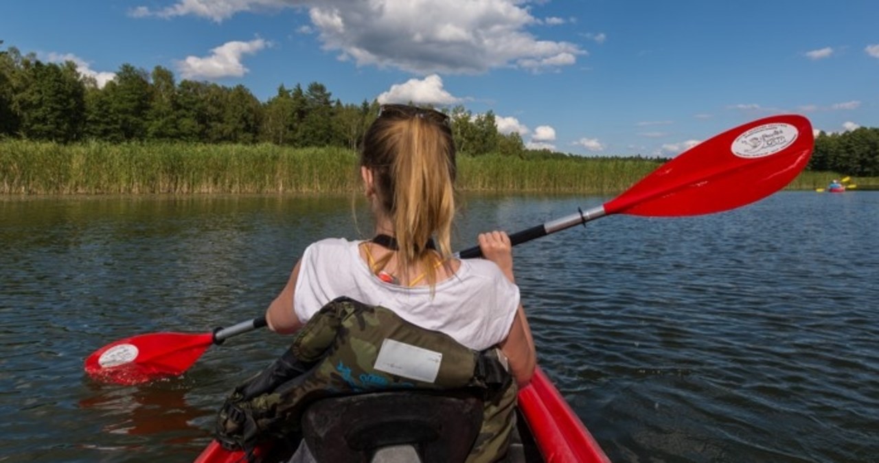 Wakacje w kajaku? Odkrywamy uroki aktywnego wypoczynku